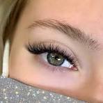 مقایسه انواع کاشت مژه طبیعی و والیوم
